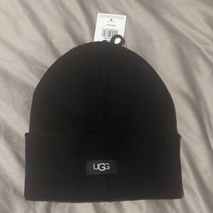 UGG Classic Black Cuffed Beanie